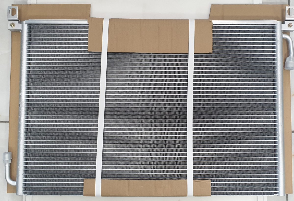 86869 8C46 19710 AA FORD CARGO CONDANSER