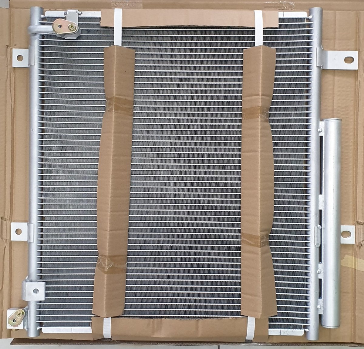 861075 VOLVO EXCAVATÖR EC210/EC220 CONDANSER