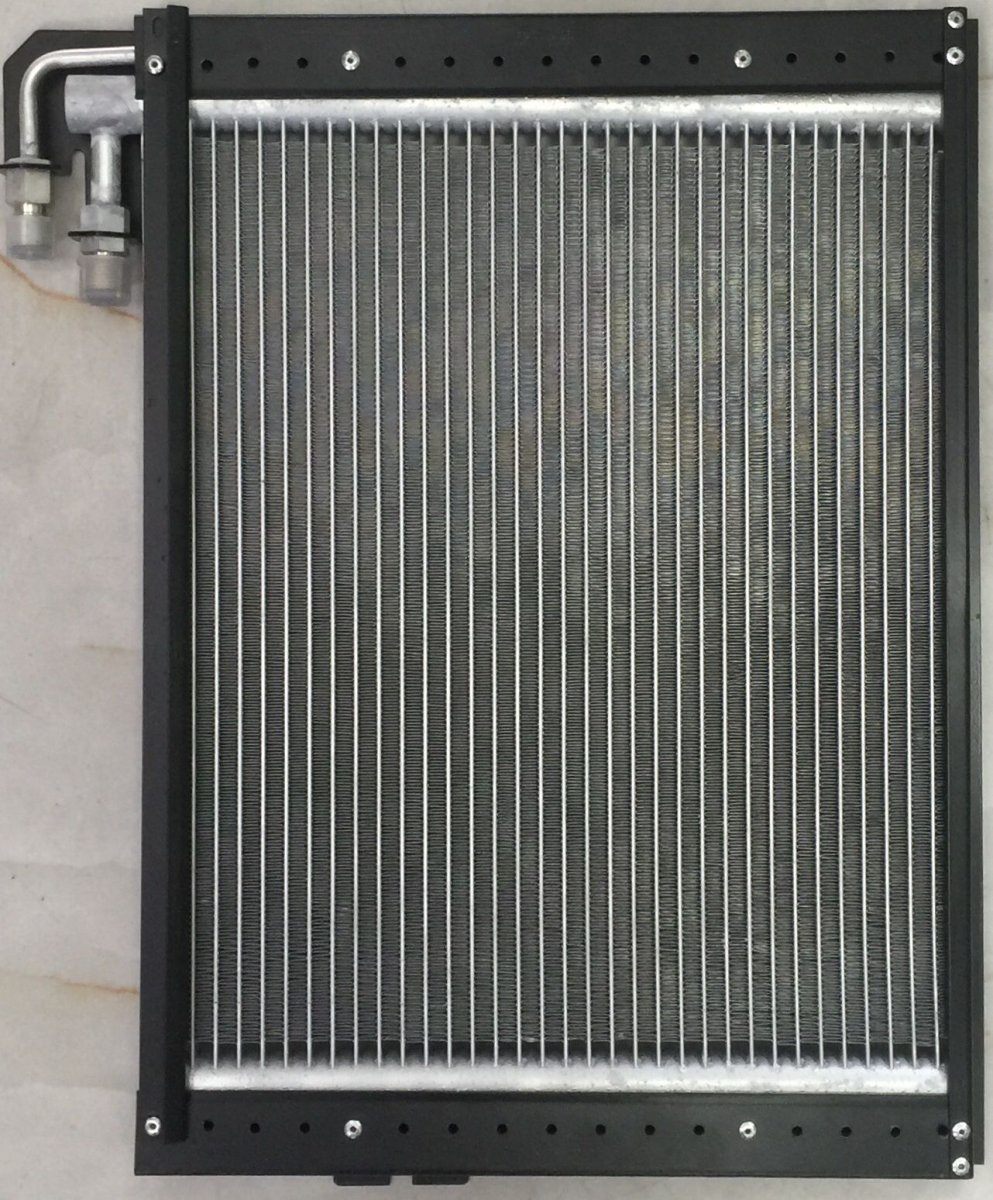 861013 NEW HOLLAND TRAKTÖR EM. CONDANSER